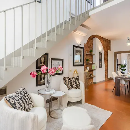 Georgia Modern Panoramic Penthouse With Elevator