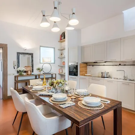 Georgia Modern Panoramic Penthouse With Elevator