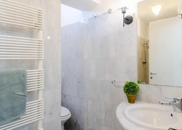 Georgia Modern Panoramic Penthouse With Elevator *